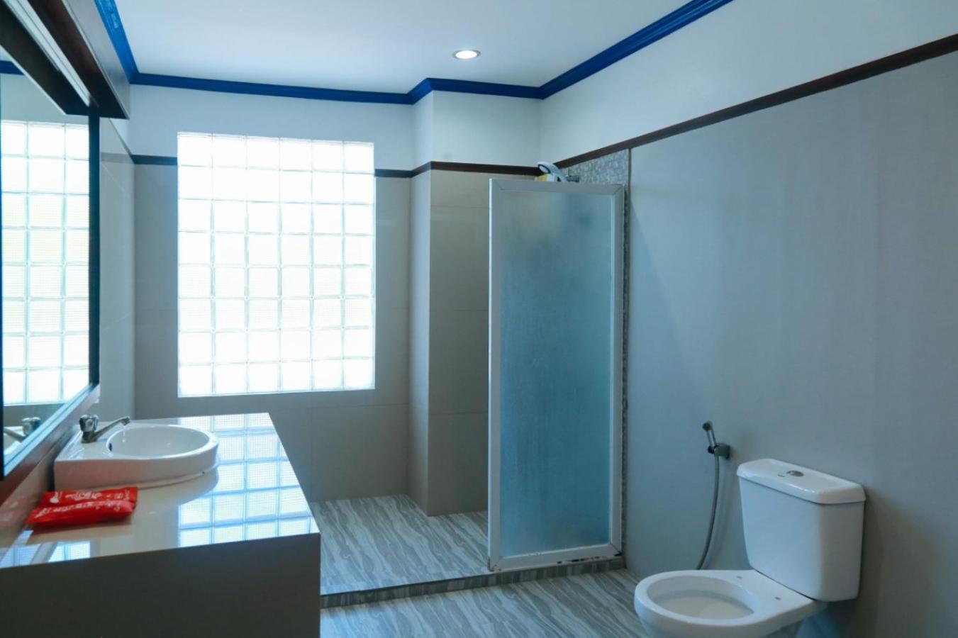 Reddoorz Plus @ Castle Chateau Iloilo Rum bild